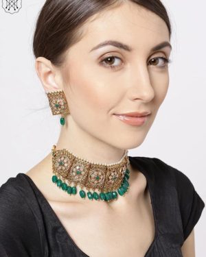 Priyaasi Green & Gold-Toned Kundan-Studded Choker Jewellery Set