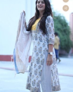 WHITE COLOUR KURTA SET