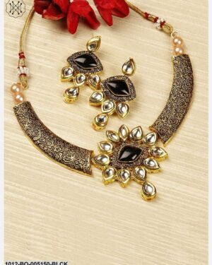 Priyaasi’s Black Kundan Statement jewellery Set